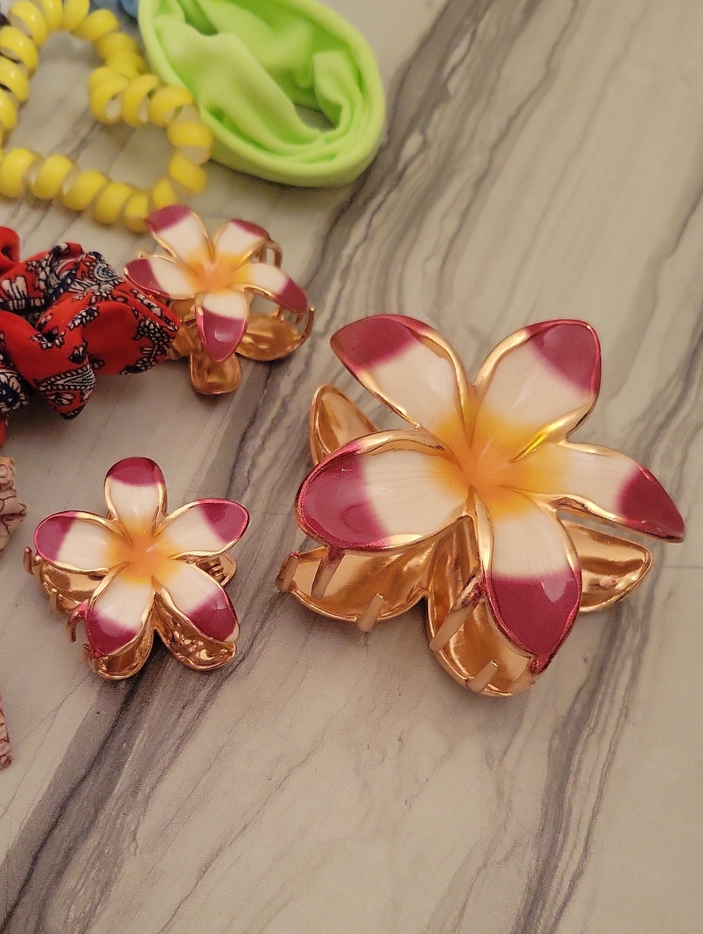 Amazon Floral Claw Clips & Assorted Color Scrunchie Set - Picture 3 of 5